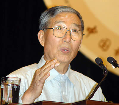 中国小麦育种专家李振声院士获得国家最高科学技术奖（转自：历史上的今天。com）