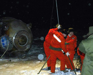 “神舟”四号飞船成功返回（歷史上的今天.中国）