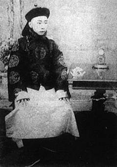 慈禧立端王载漪子溥隽为大阿哥（皇储），谋废光绪帝